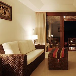 Suite mit 1 Schlafzimmer und mit Kingsize-Bett und mit Strandblick